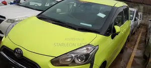 Toyota Sienta 1.5 Hybrid FWD 2015 Green