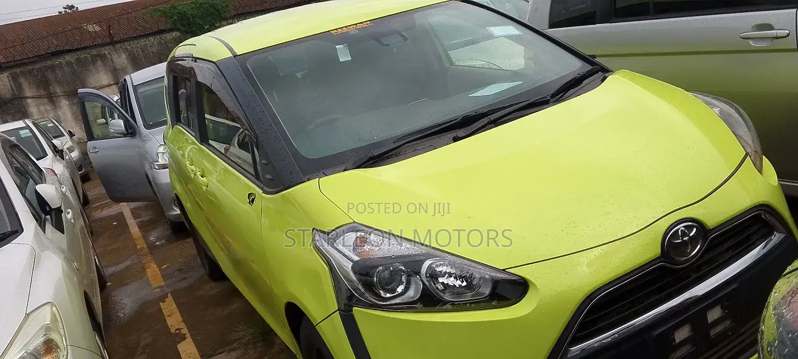Toyota Sienta 1.5 Hybrid FWD 2015 Green