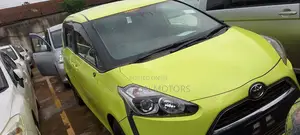 Toyota Sienta 1.5 Hybrid FWD 2015 Green