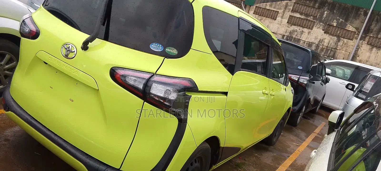 Toyota Sienta 1.5 Hybrid FWD 2015 Green