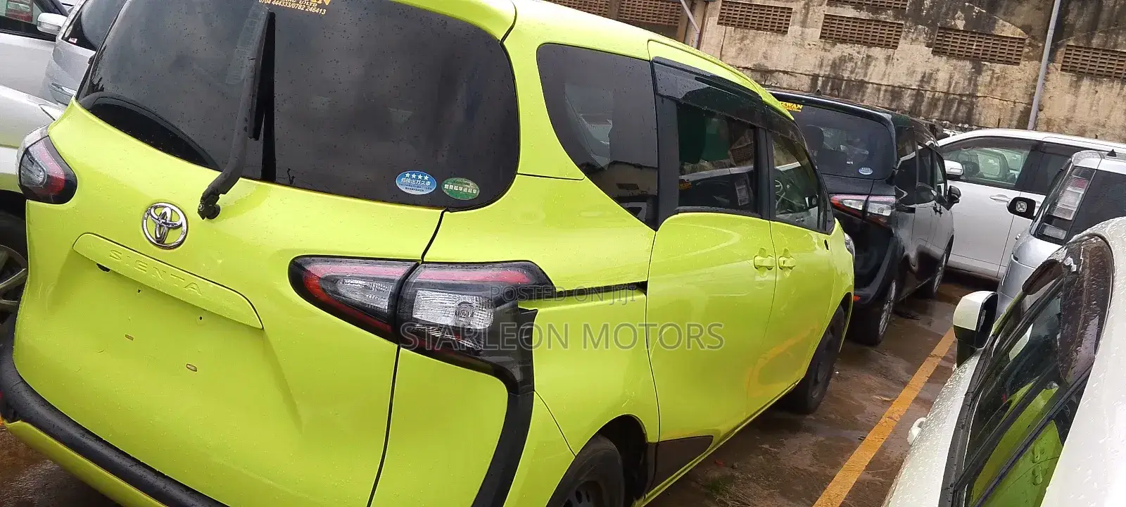 Toyota Sienta 1.5 Hybrid FWD 2015 Green