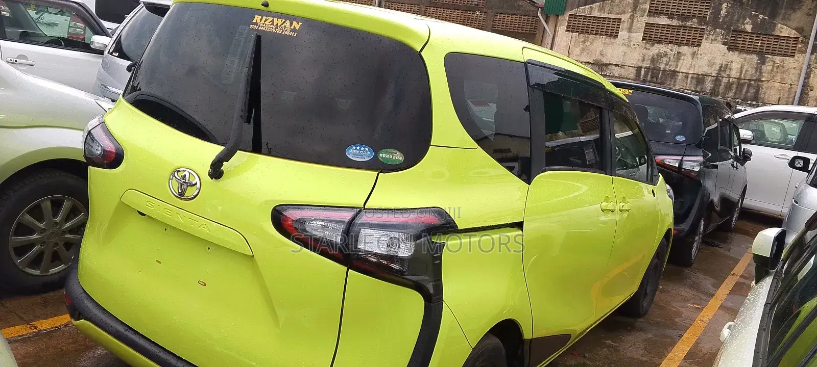 Toyota Sienta 1.5 Hybrid FWD 2015 Green