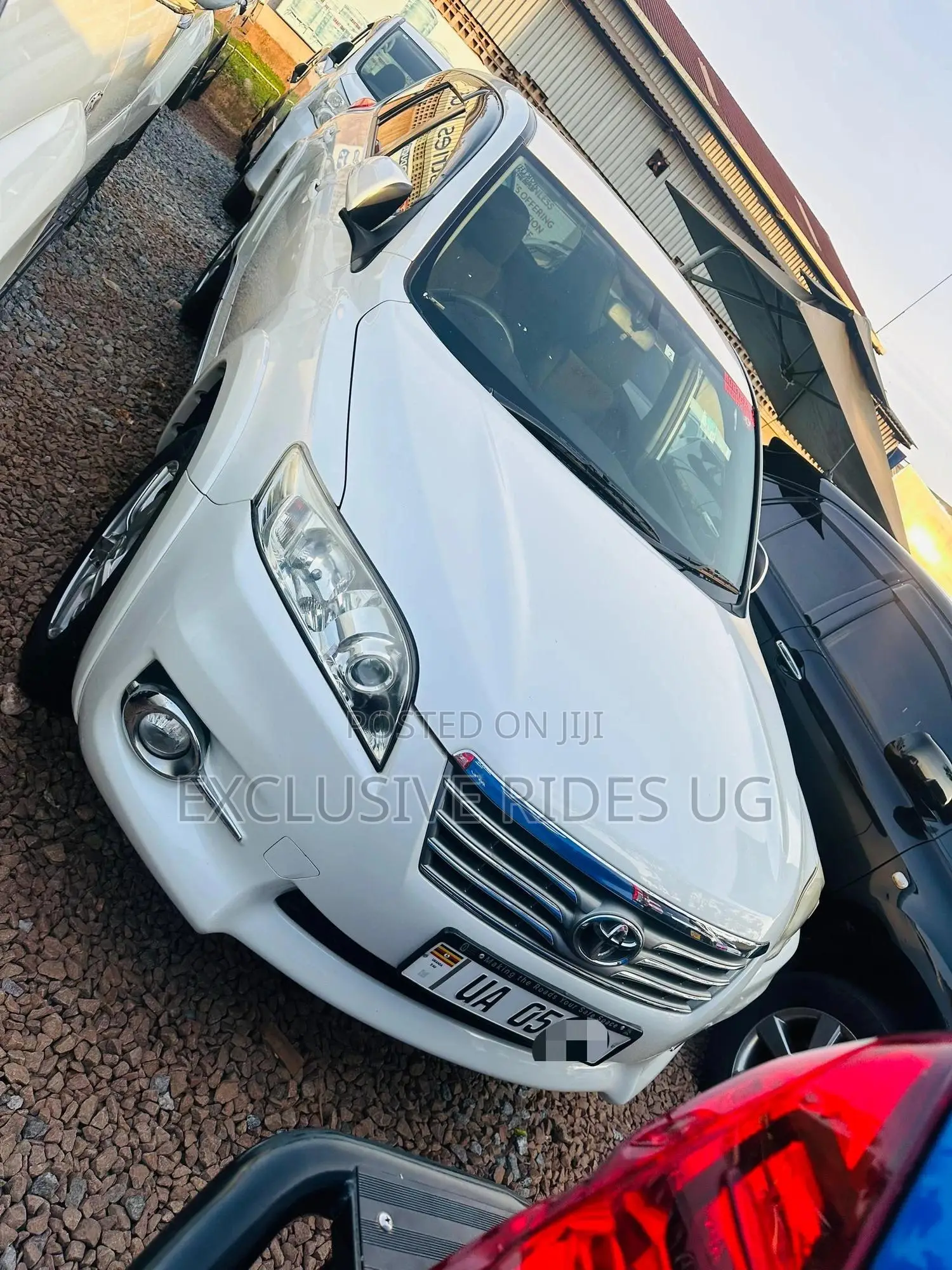 Toyota Vanguard 2011 White