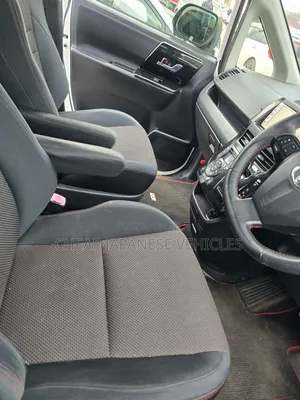 Toyota Noah 2012 White