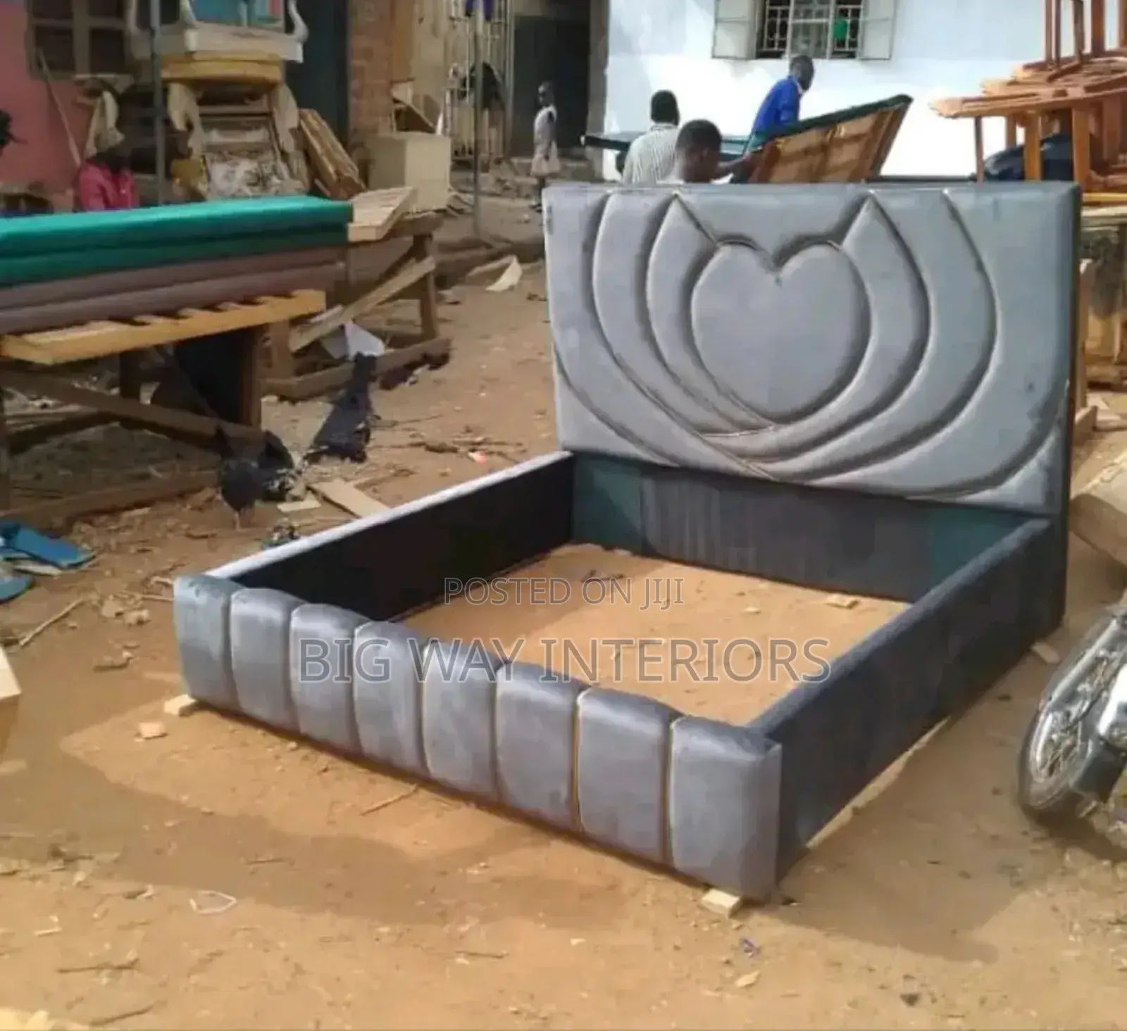 5by6 Bed in Curve and Stripe Design