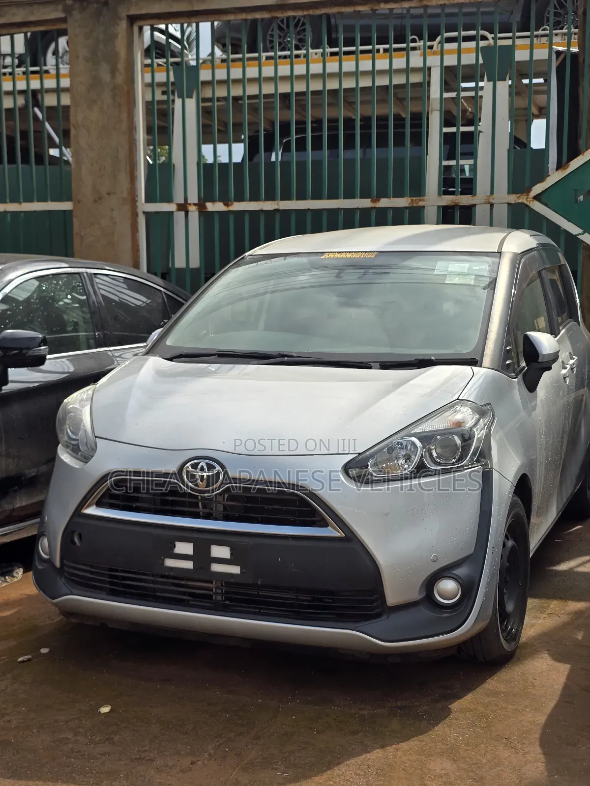 Toyota Sienta 1.5 FWD 2016 Silver