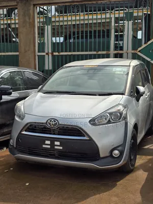 Photo - Toyota Sienta 1.5 FWD 2016 Silver