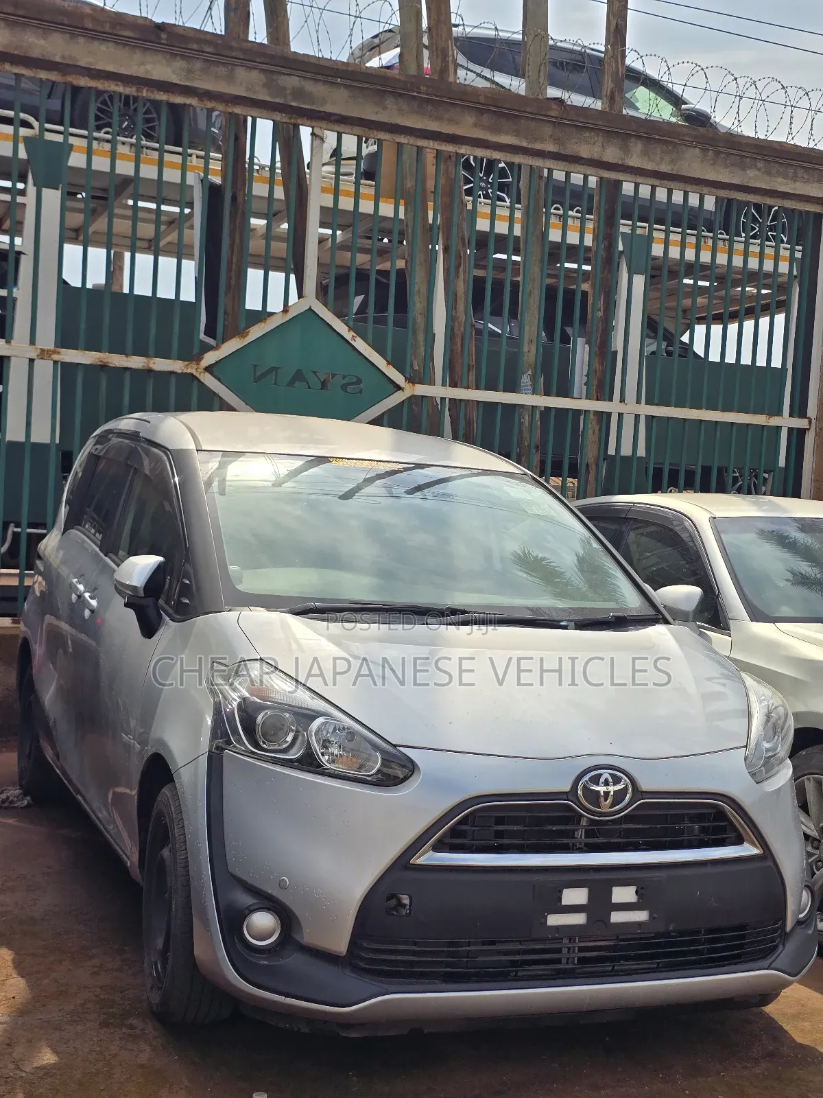 Toyota Sienta 1.5 FWD 2016 Silver
