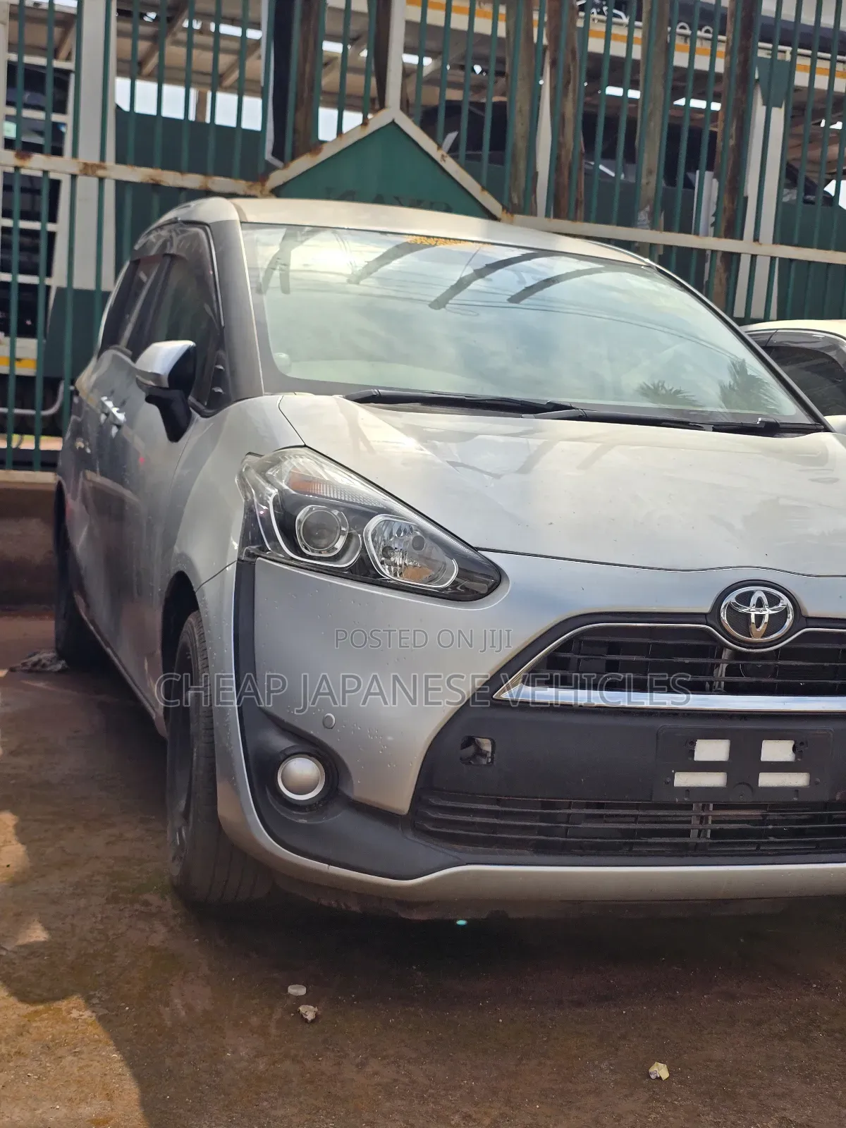 Toyota Sienta 1.5 FWD 2016 Silver