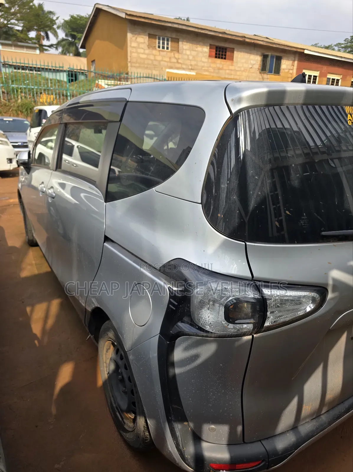 Toyota Sienta 1.5 FWD 2016 Silver