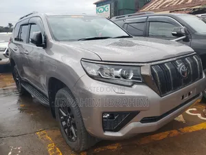 Toyota Land Cruiser Prado 2022 Silver