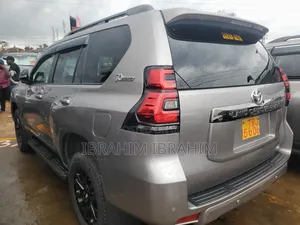 Toyota Land Cruiser Prado 2022 Silver