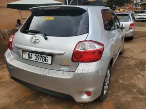 Toyota Auris 2010 Silver