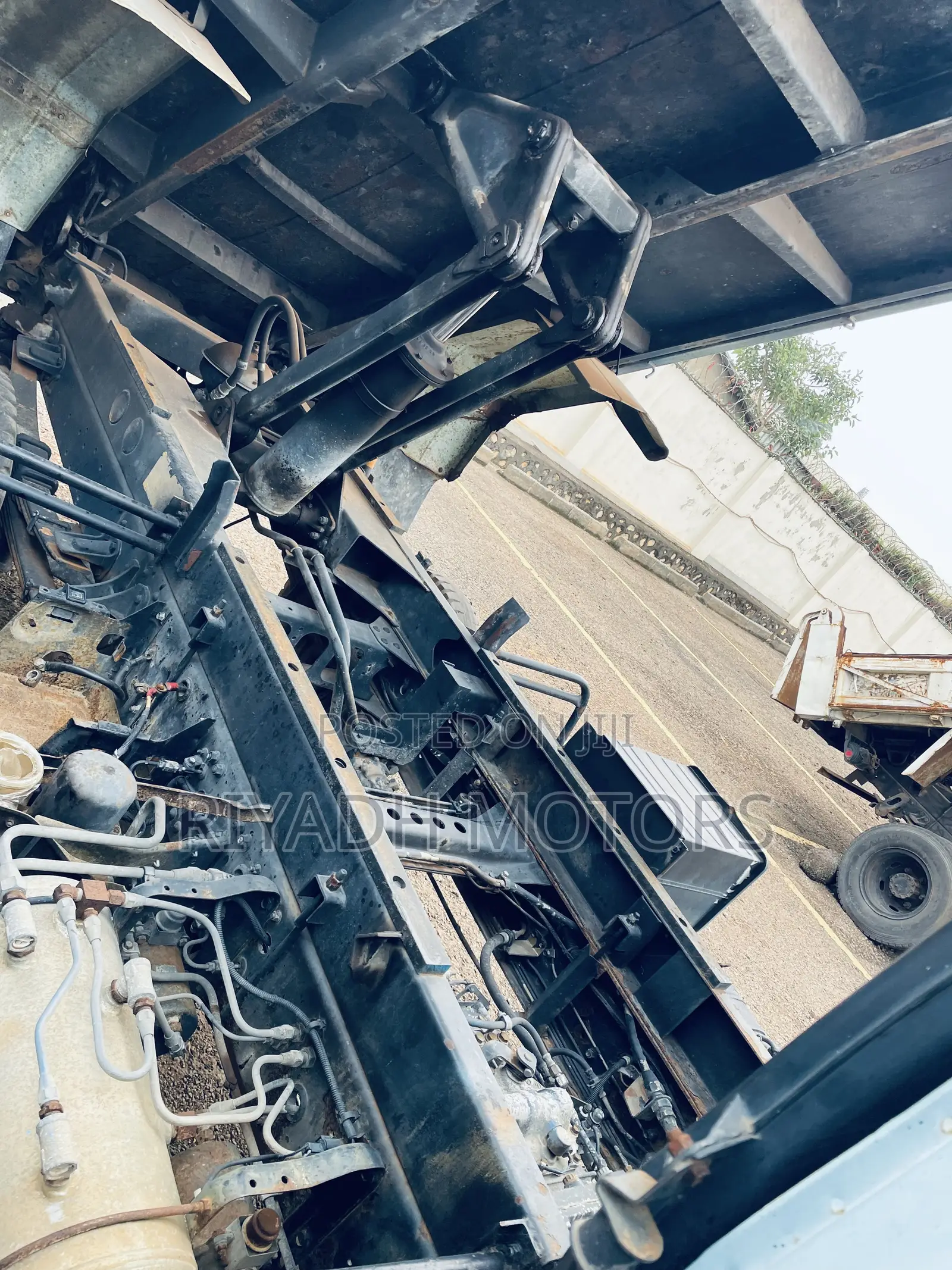 Mitsubishi Fuso Dumper 1994 White