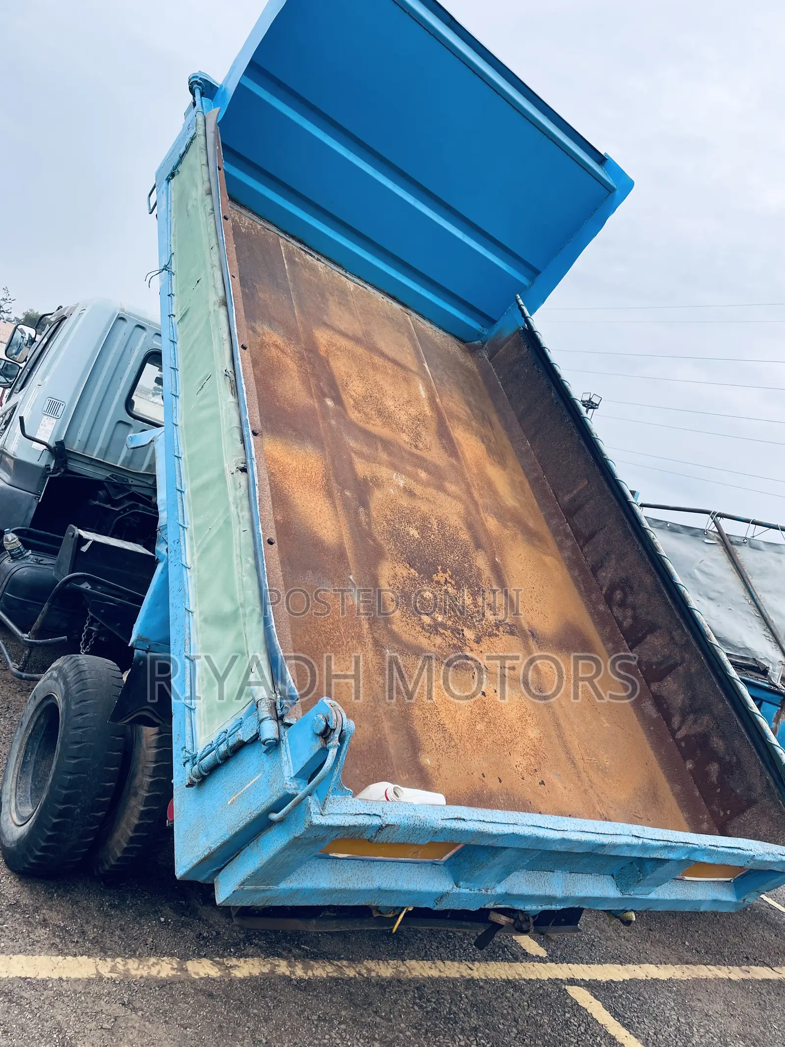 Mitsubishi Fuso Dumper 1994 White