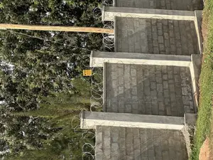 Razor With Electric Fence