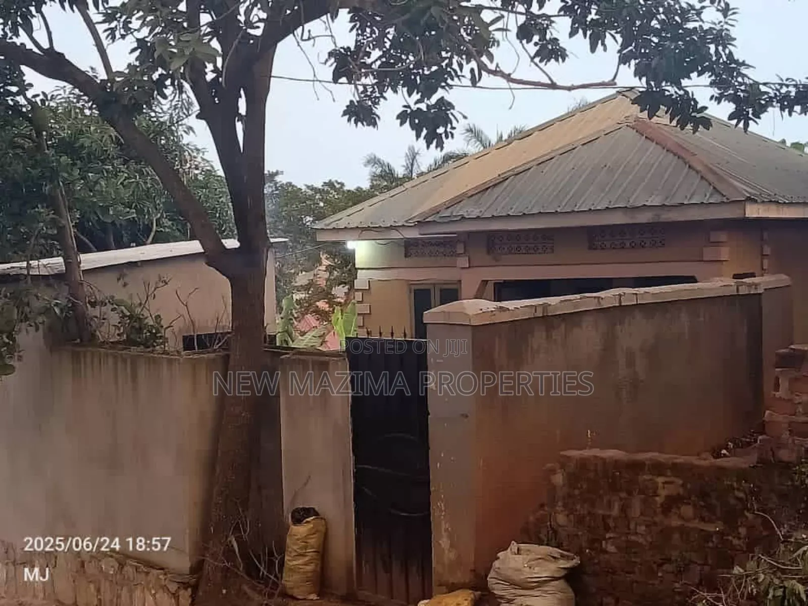 2bdrm House in Bulenga Town, Central Division for sale