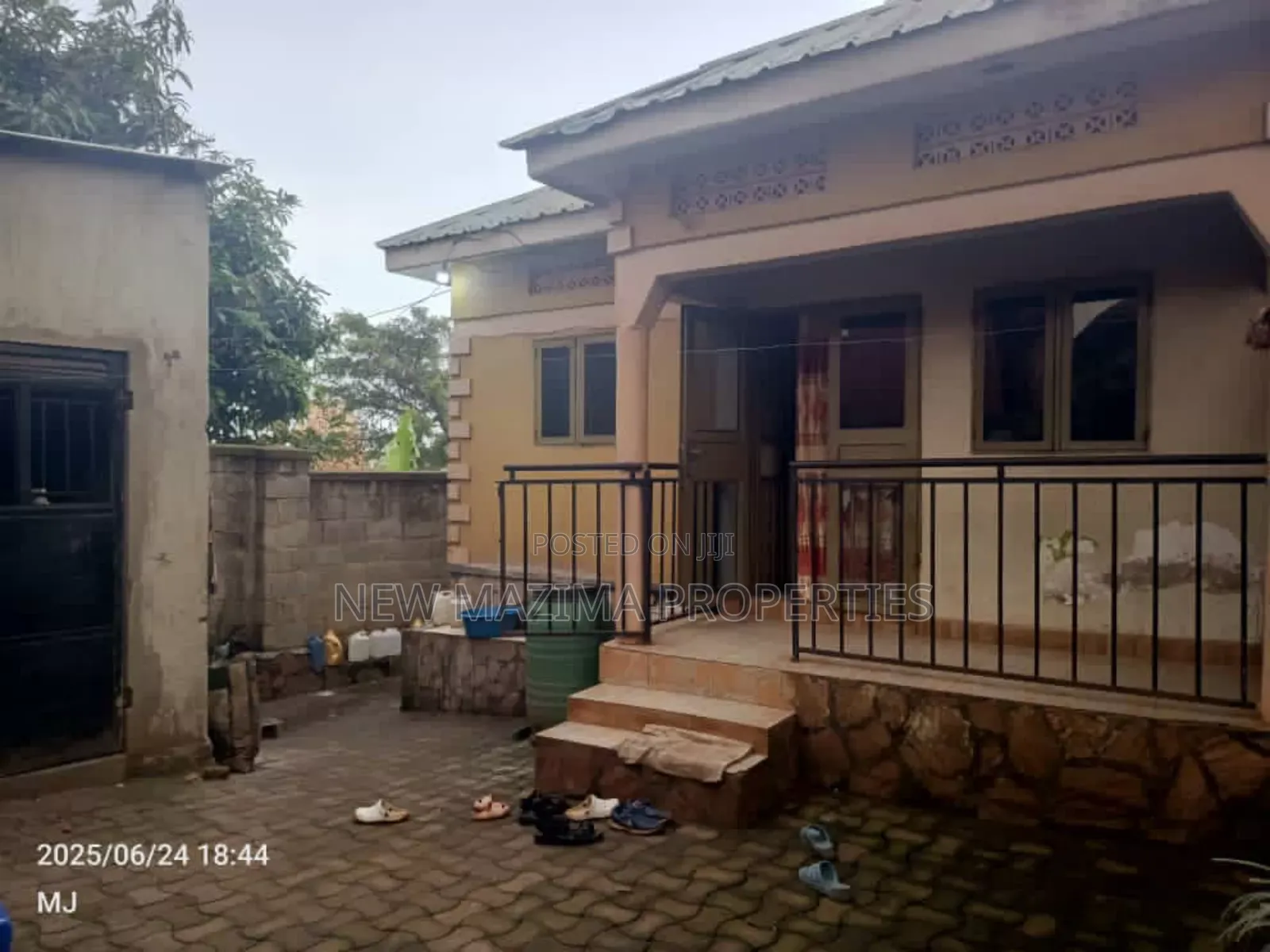 2bdrm House in Bulenga Town, Central Division for sale