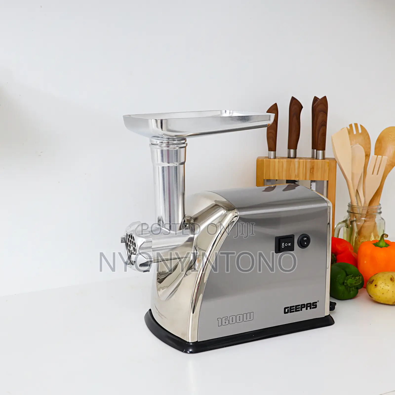 Geepas High-Quality Meat Grinder GMG-1909 2y Warranty
