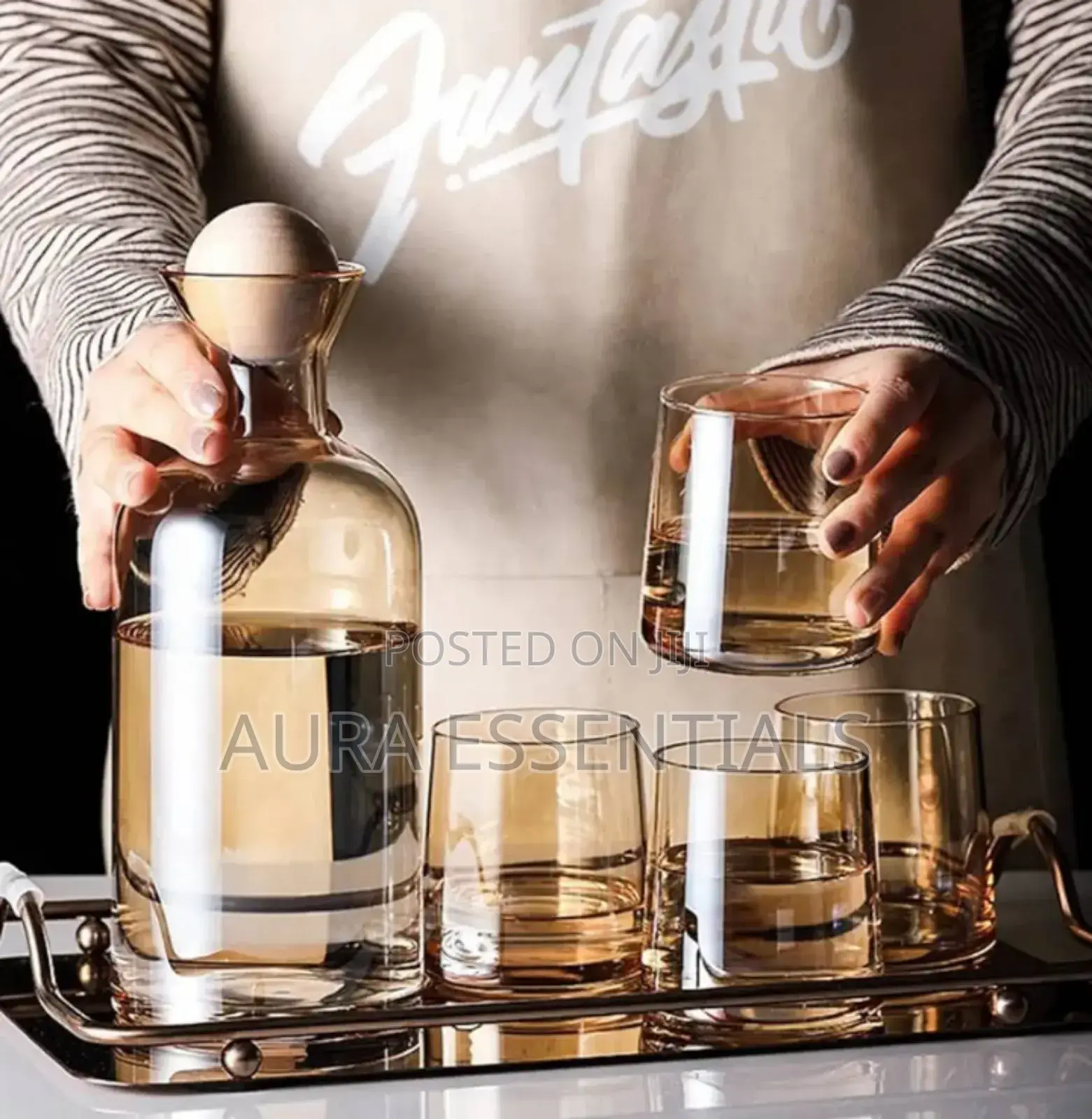 Glass Carafe Set With a Wooden Stopper