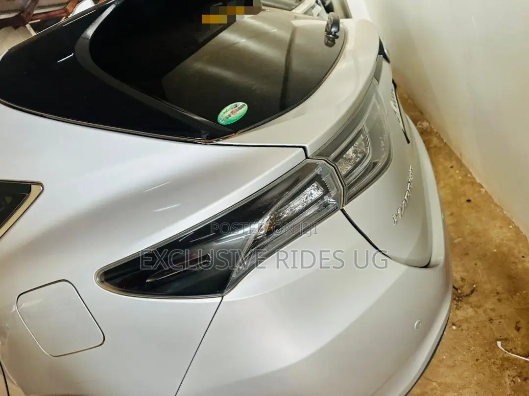 Toyota Harrier 2.5 Hybrid 4WD 2016 Silver