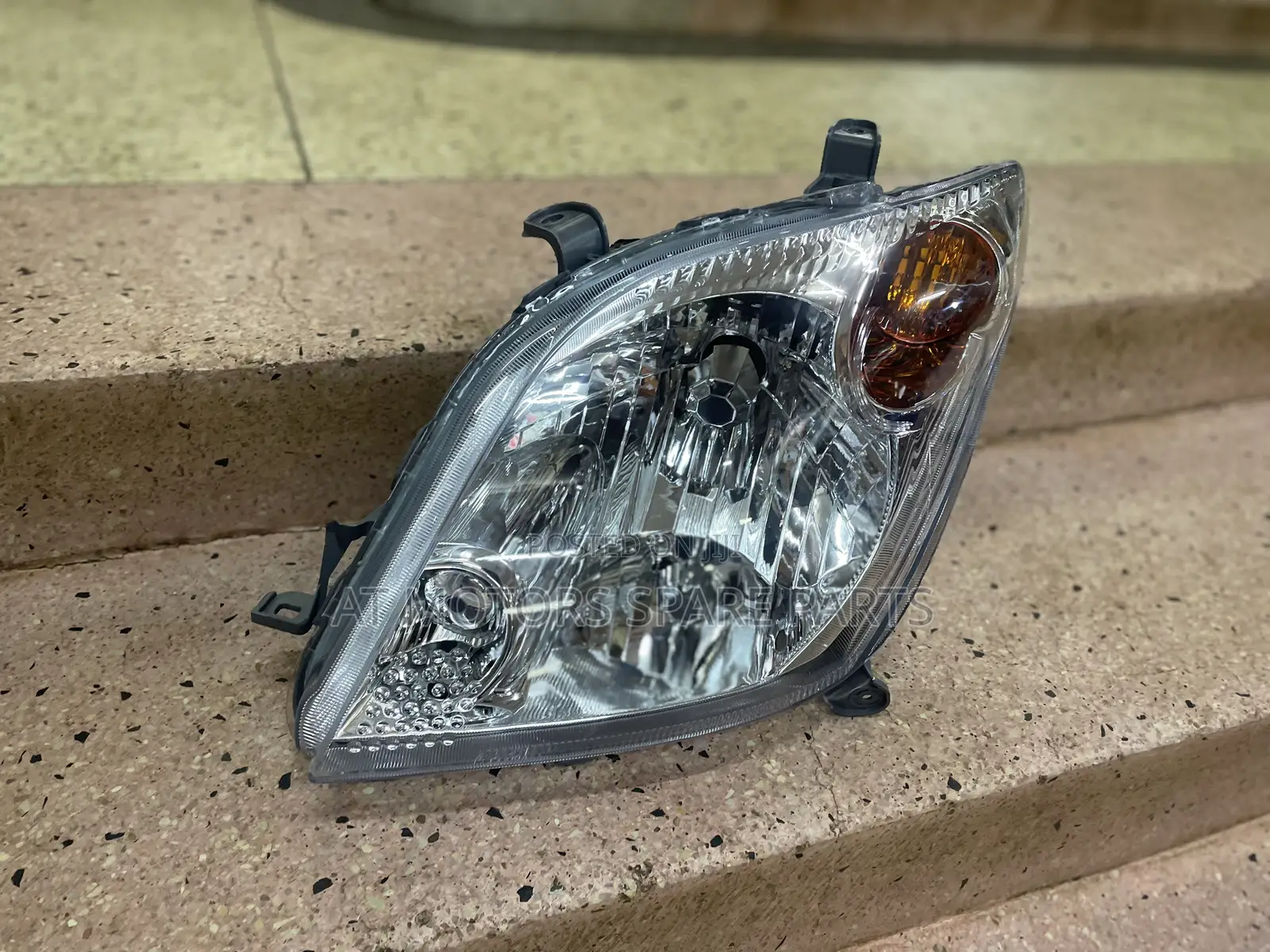 Toyota Ist Head Lump 2005