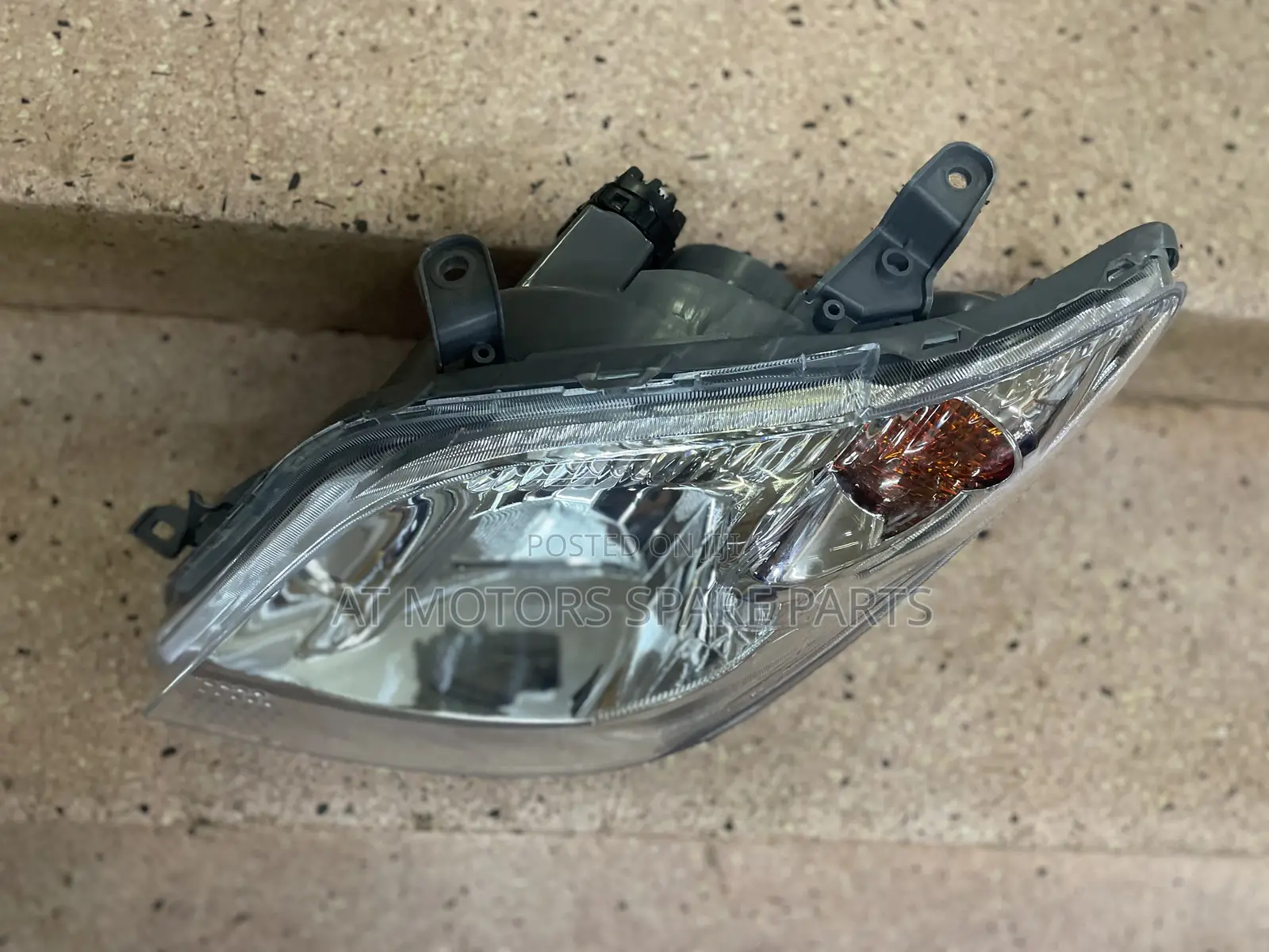 Toyota Ist Head Lump 2005