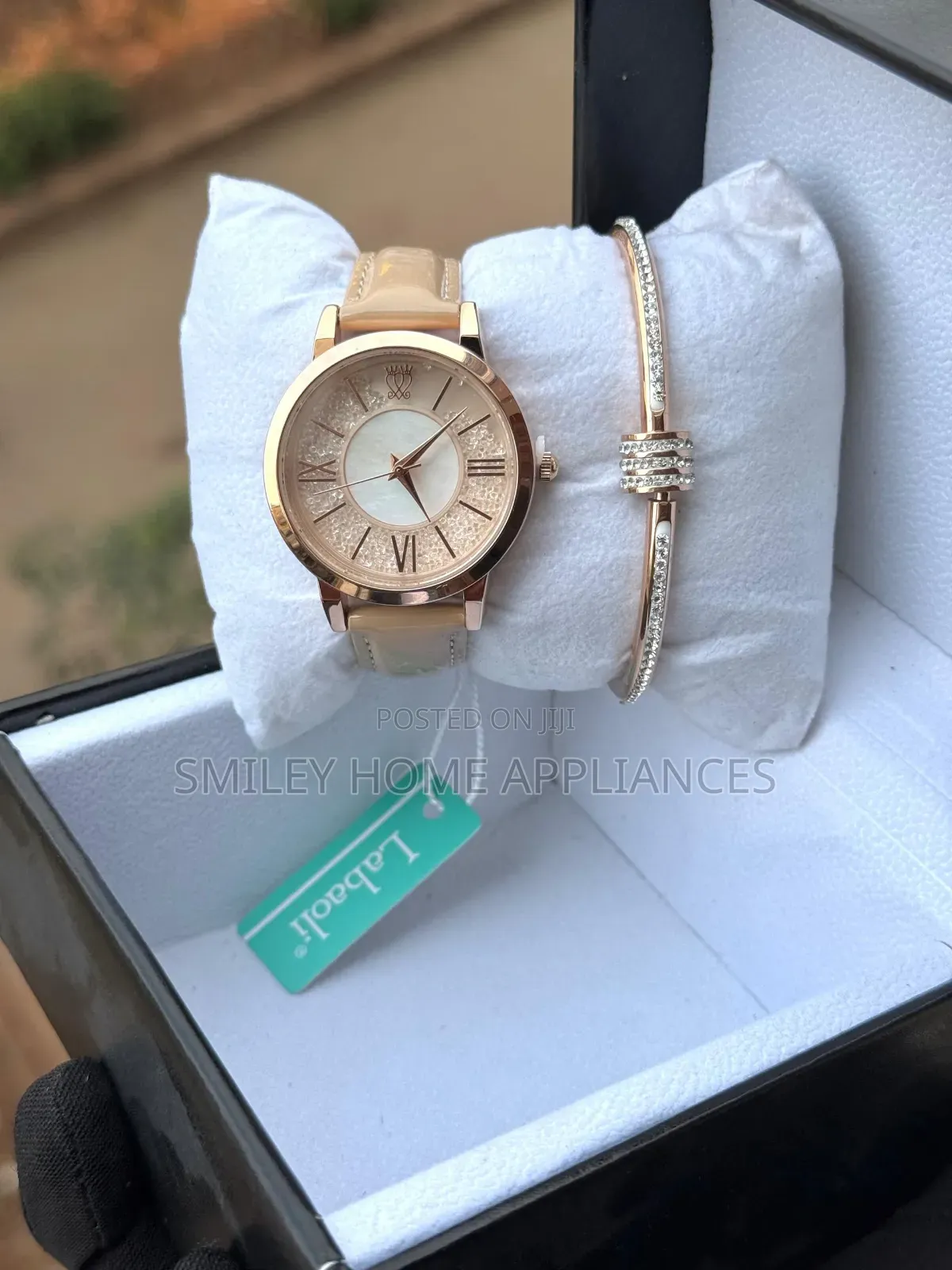 Crown Women's Wrist Stylish Time Piece Gift Box at 20% Discount