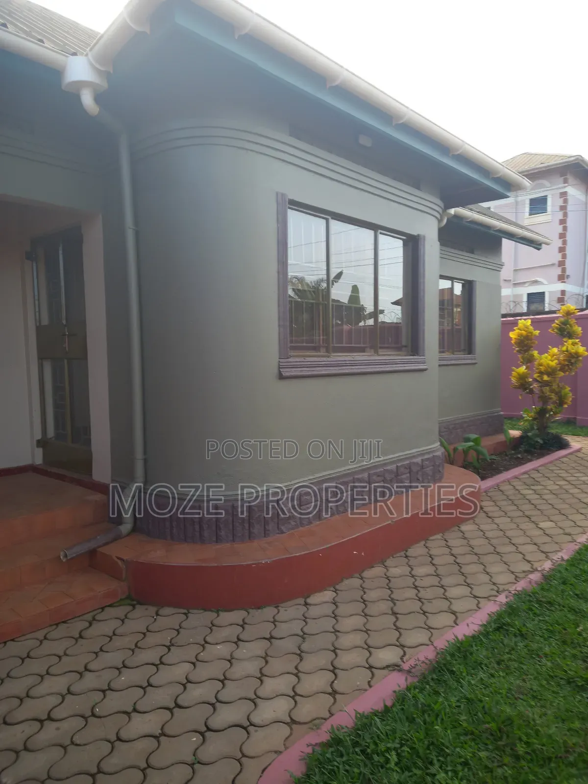 3bdrm Bungalow in Kyaliwajala, Central Division for rent