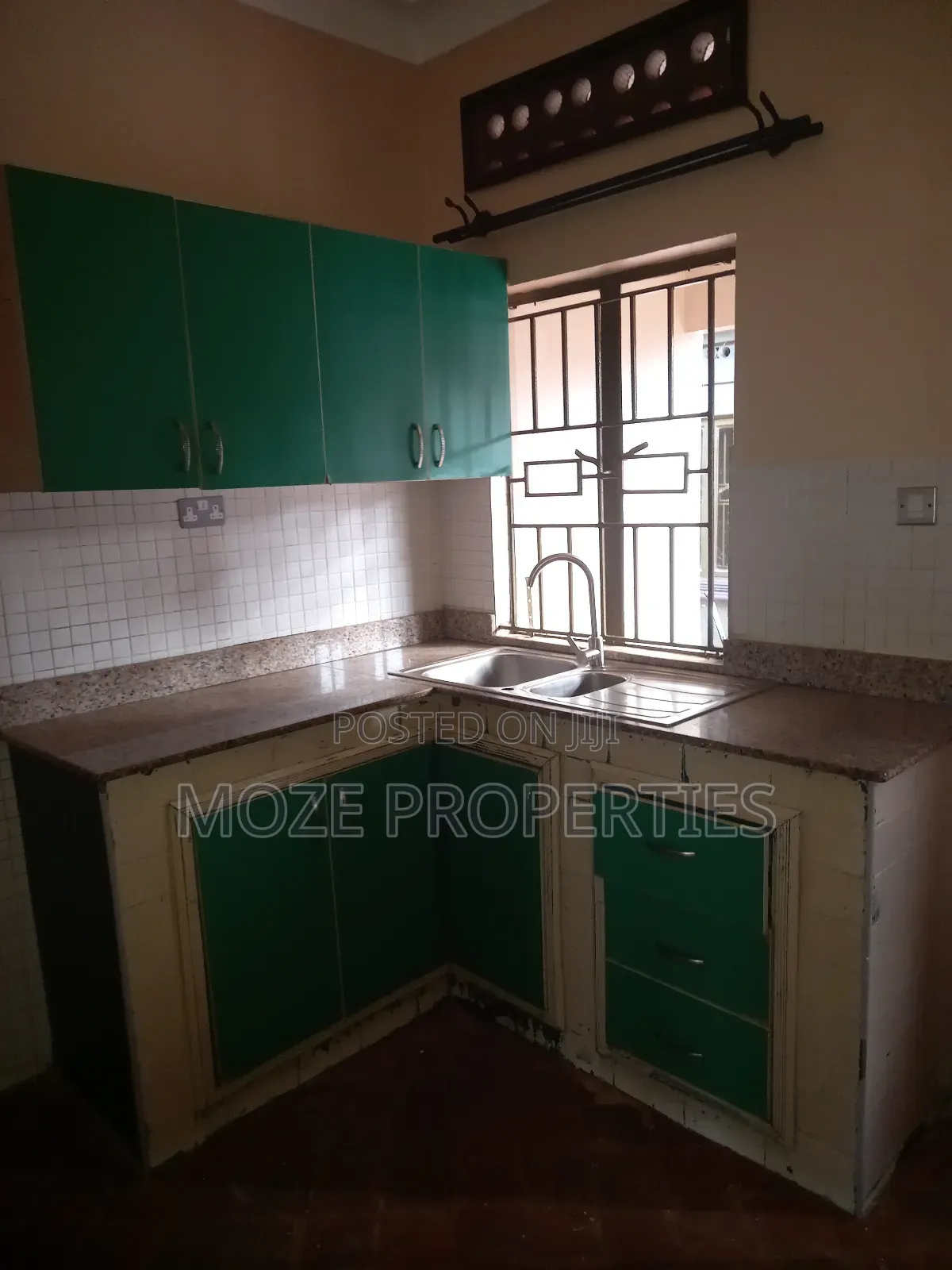 3bdrm Bungalow in Kyaliwajala, Central Division for rent