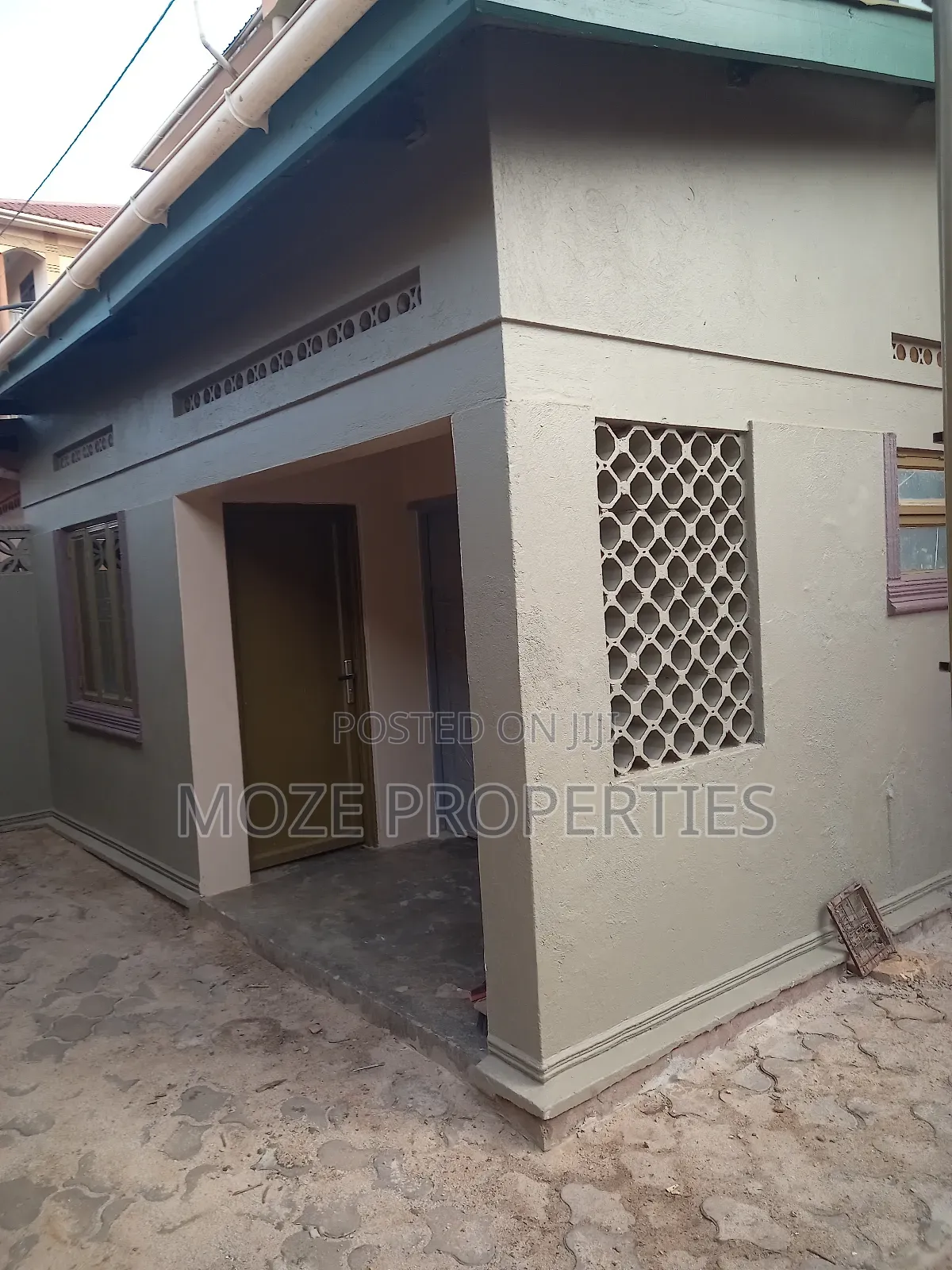 3bdrm Bungalow in Kyaliwajala, Central Division for rent