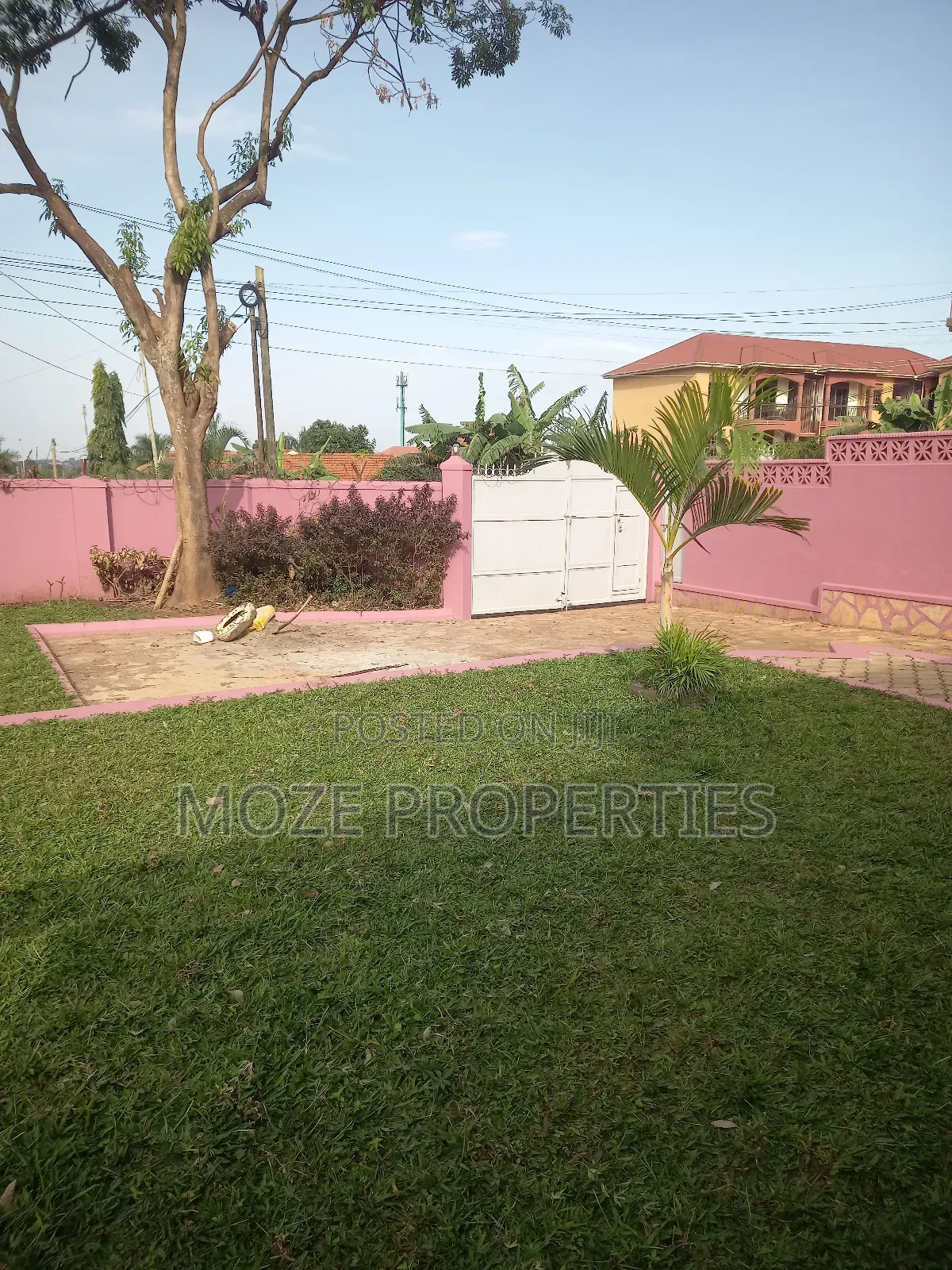 3bdrm Bungalow in Kyaliwajala, Central Division for rent