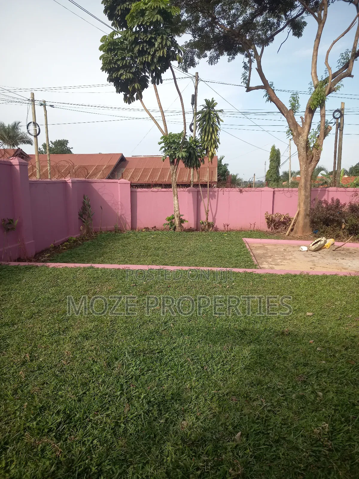 3bdrm Bungalow in Kyaliwajala, Central Division for rent