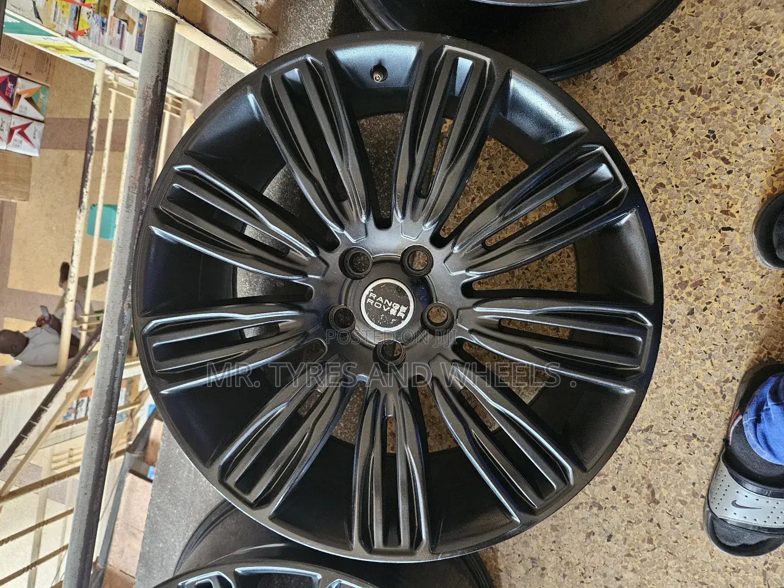 Size 21 Range Rover in Black Color Vry Nice N Original.