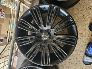 Size 21 Range Rover in Black Color Vry Nice N Original.