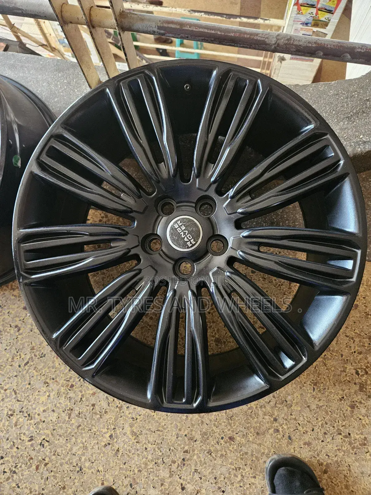 Size 21 Range Rover in Black Color Vry Nice N Original.