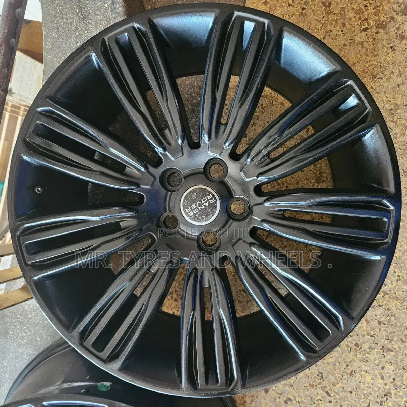 Size 21 Range Rover in Black Color Vry Nice N Original.