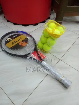 A Set of One Tennis Racket and 12balls