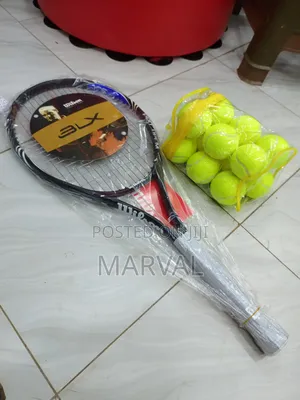 A Set of One Tennis Racket and 12balls
