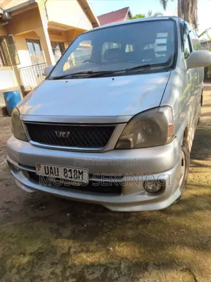 Photo - Toyota Regius 2002 Silver