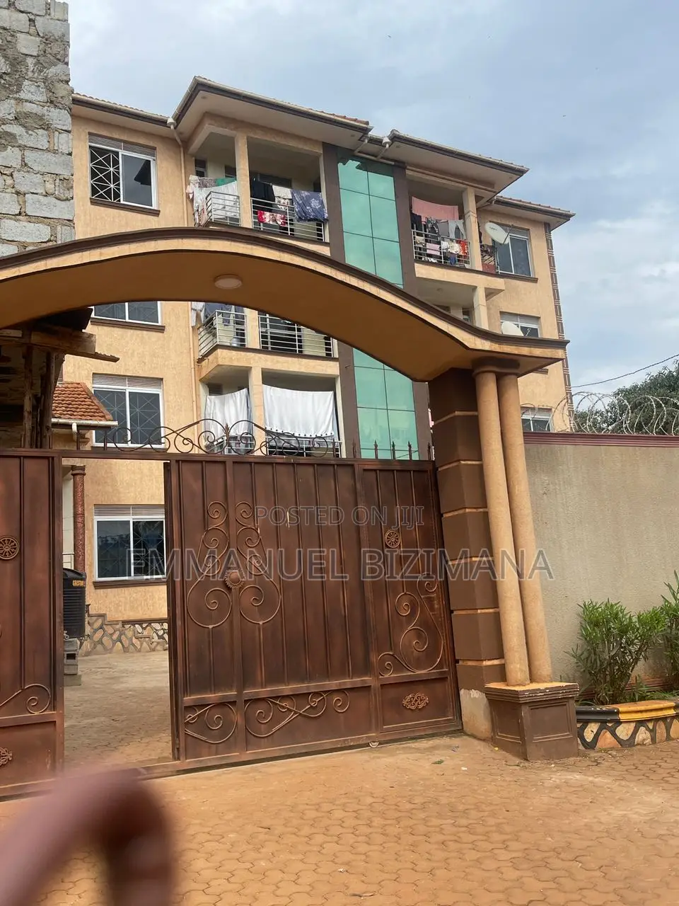 6bdrm Block of Flats in Kansanga Gaba Road, Central Division for sale