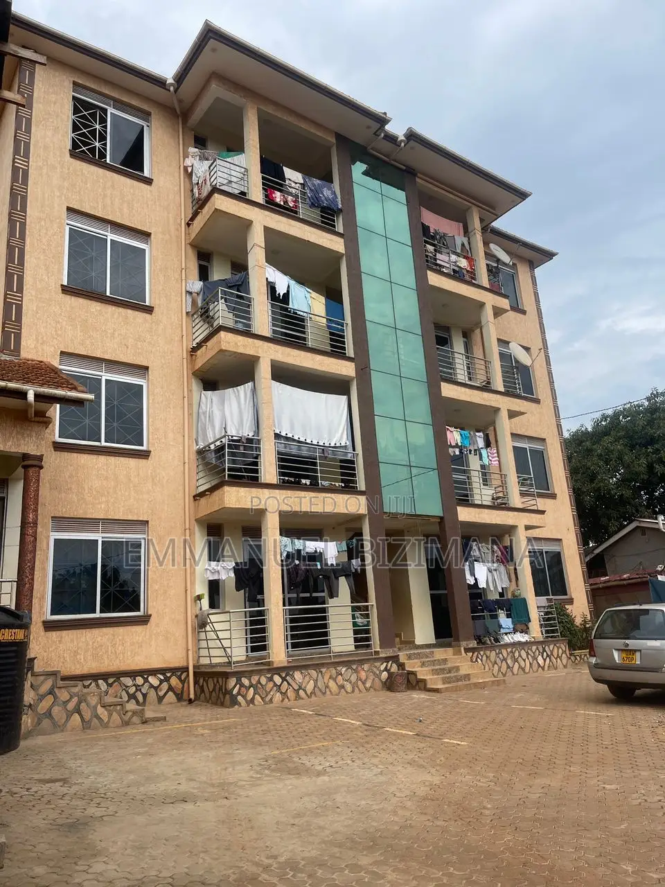 6bdrm Block of Flats in Kansanga Gaba Road, Central Division for sale