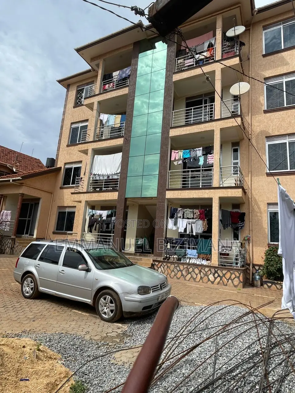 6bdrm Block of Flats in Kansanga Gaba Road, Central Division for sale