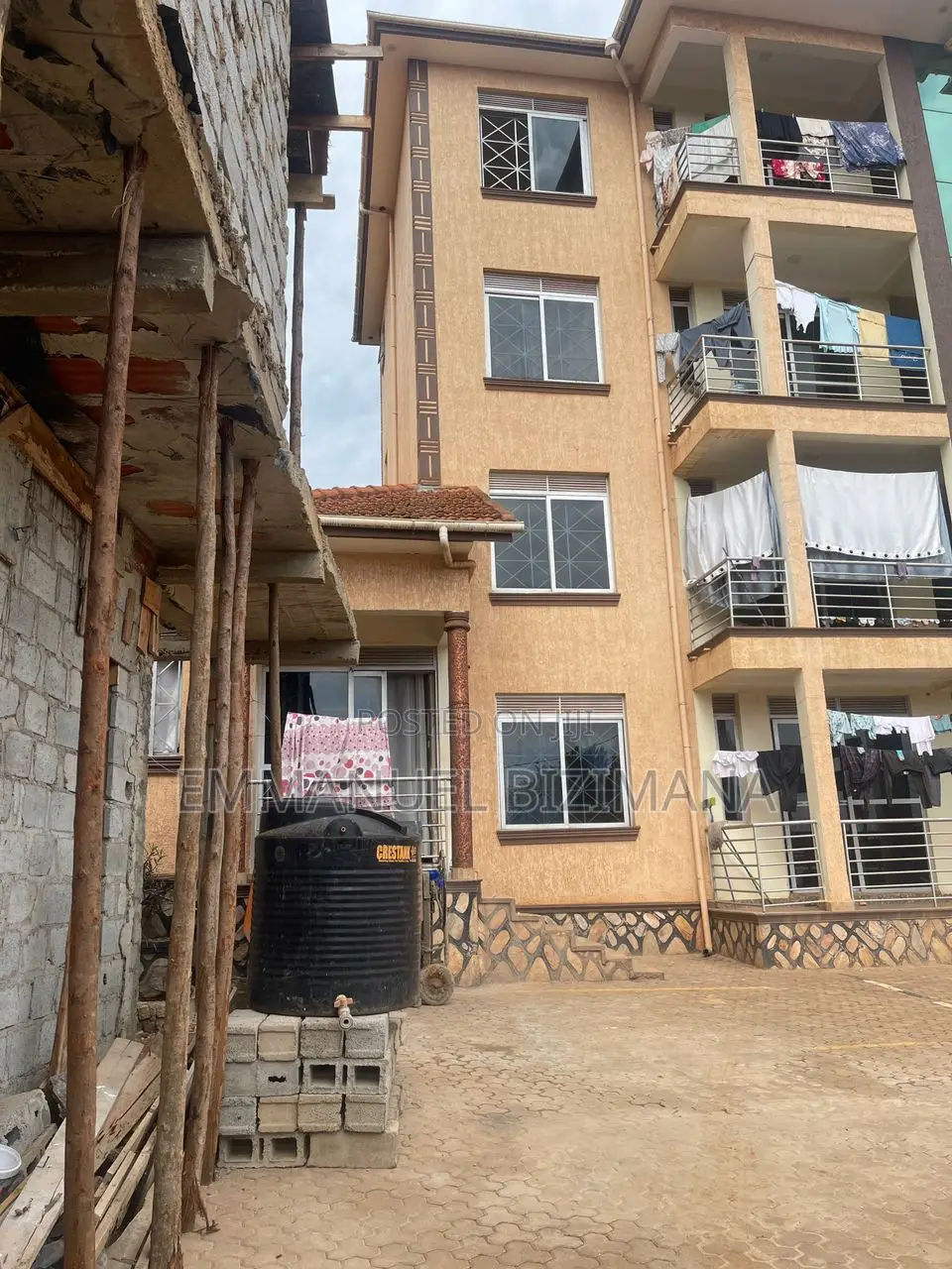 6bdrm Block of Flats in Kansanga Gaba Road, Central Division for sale
