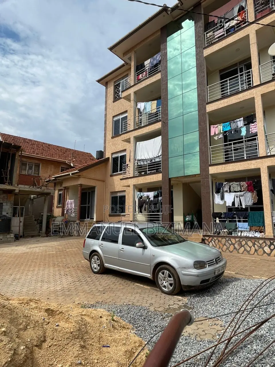 6bdrm Block of Flats in Kansanga Gaba Road, Central Division for sale