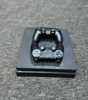 Chipped Playstation 4 Slim Ps4 With Games and 2 Controllers