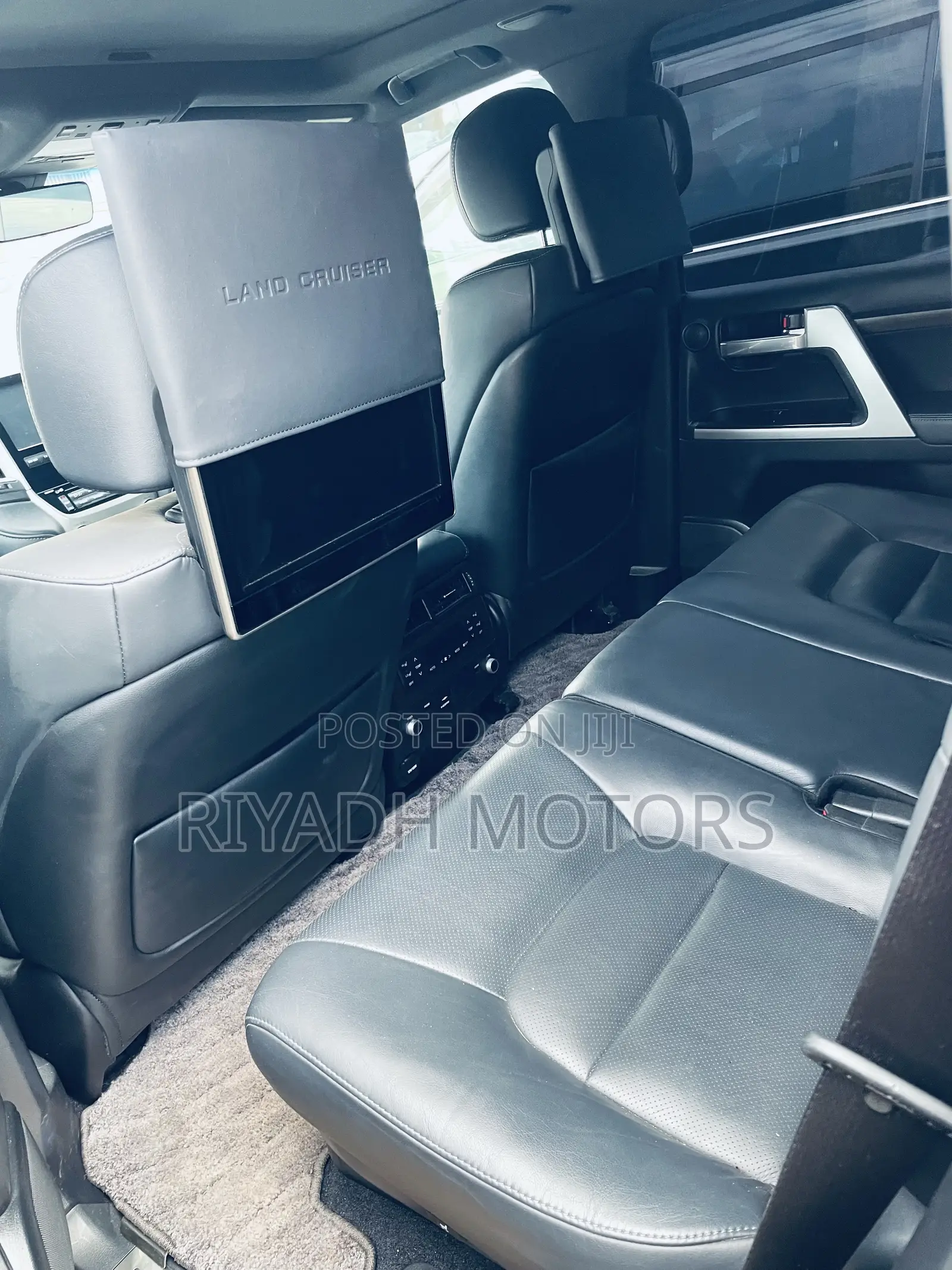 Toyota Land Cruiser 2019 White