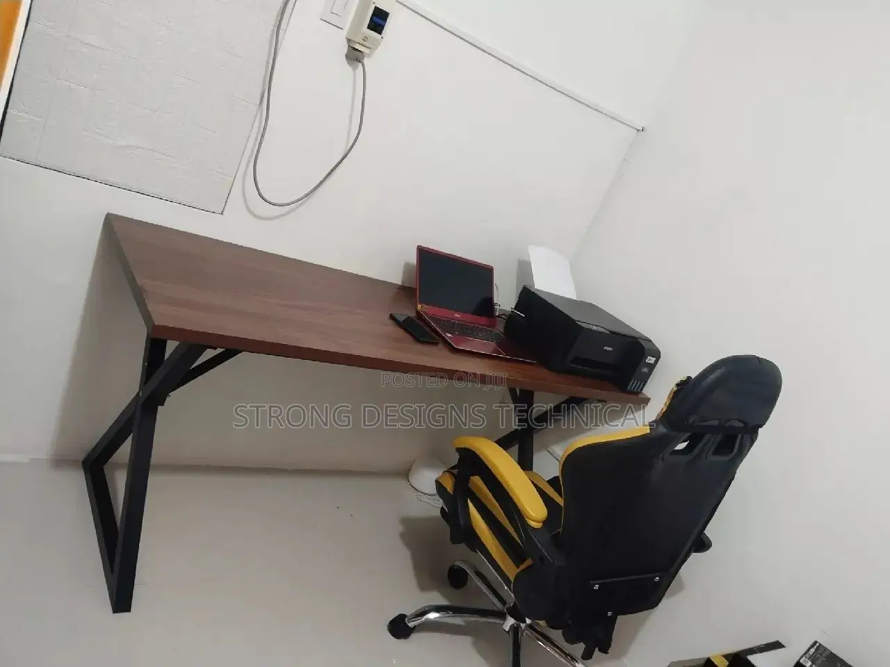 140cm Table. Can Be Used as Dining/ Reading / Office Desk.
