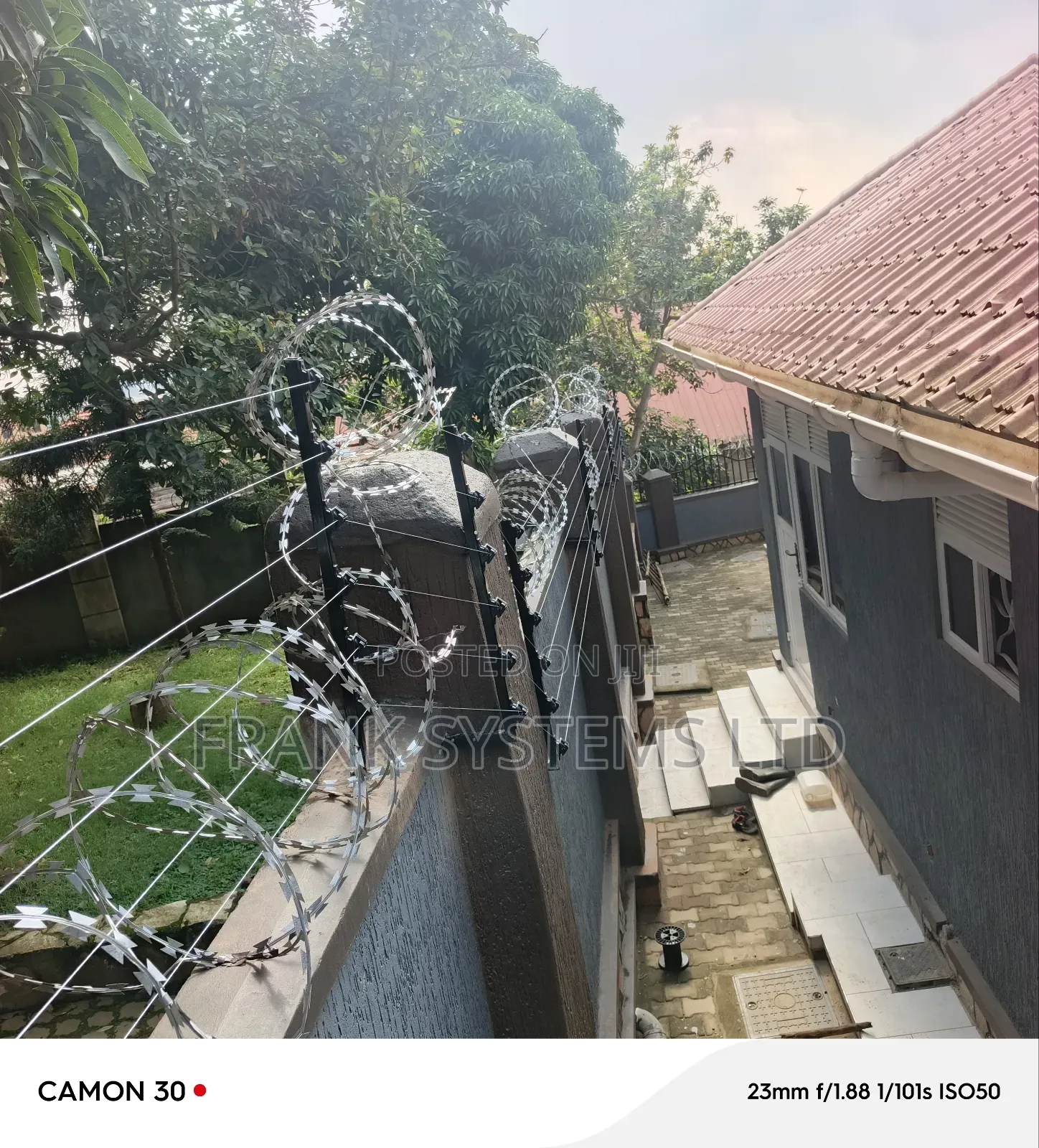 Electric Fence L-Shaped With Barbed Wire