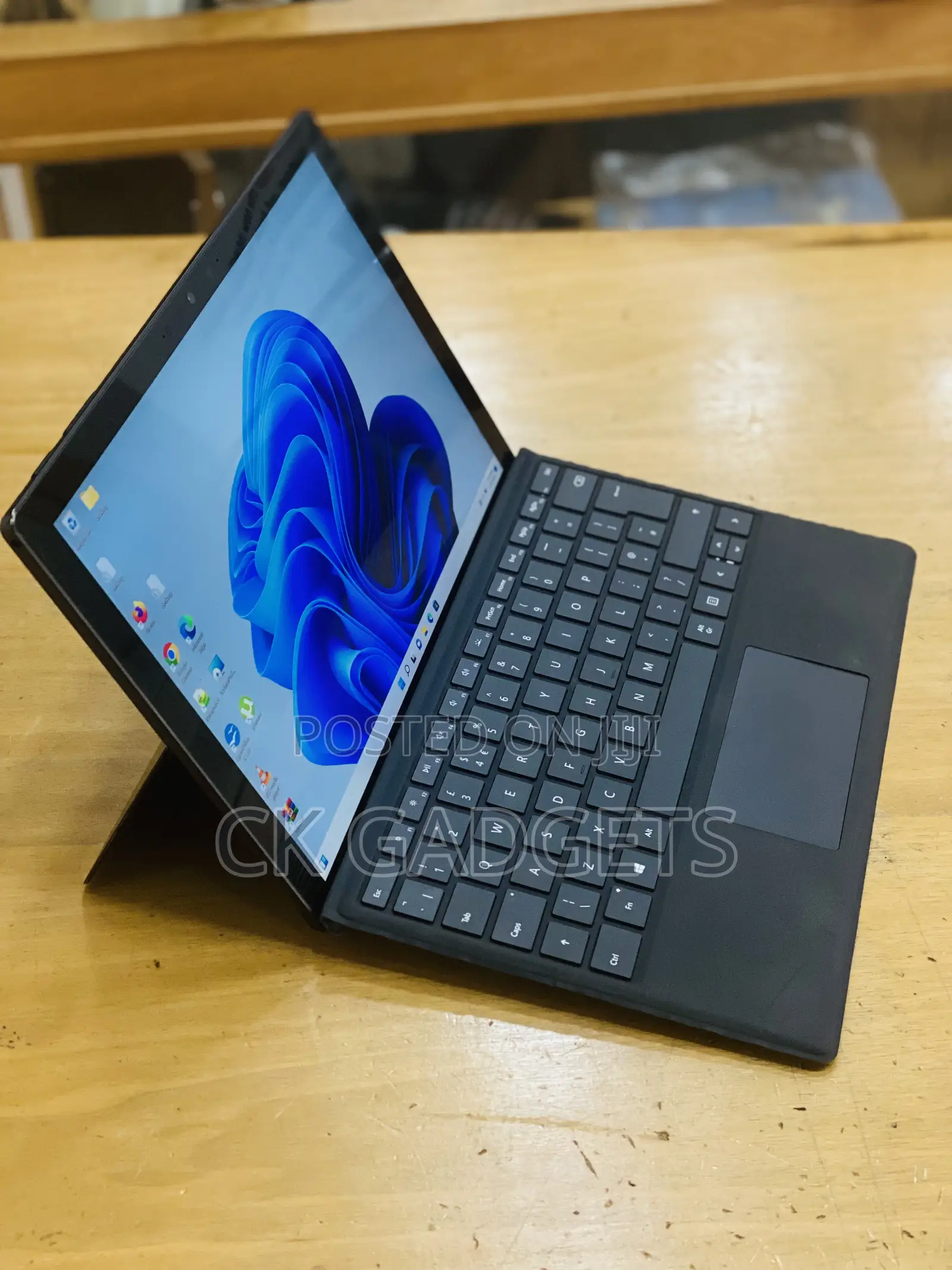 New Laptop Microsoft Surface Pro 7+ 8GB Intel Core I5 SSD 256GB